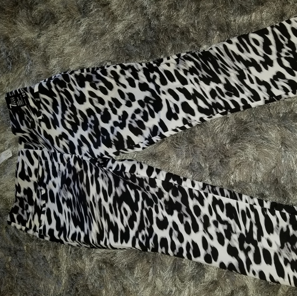 NWT!  NY&CO womens crop pants
